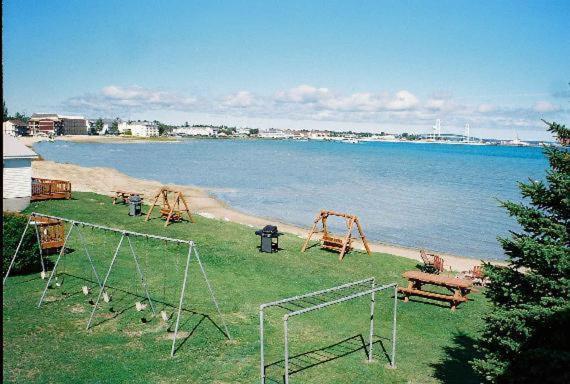 Sunrise Beach Motel Mackinaw City Exterior photo