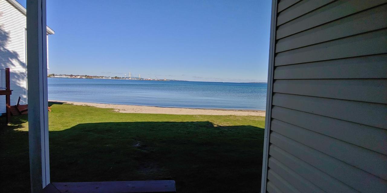 Sunrise Beach Motel Mackinaw City Exterior photo