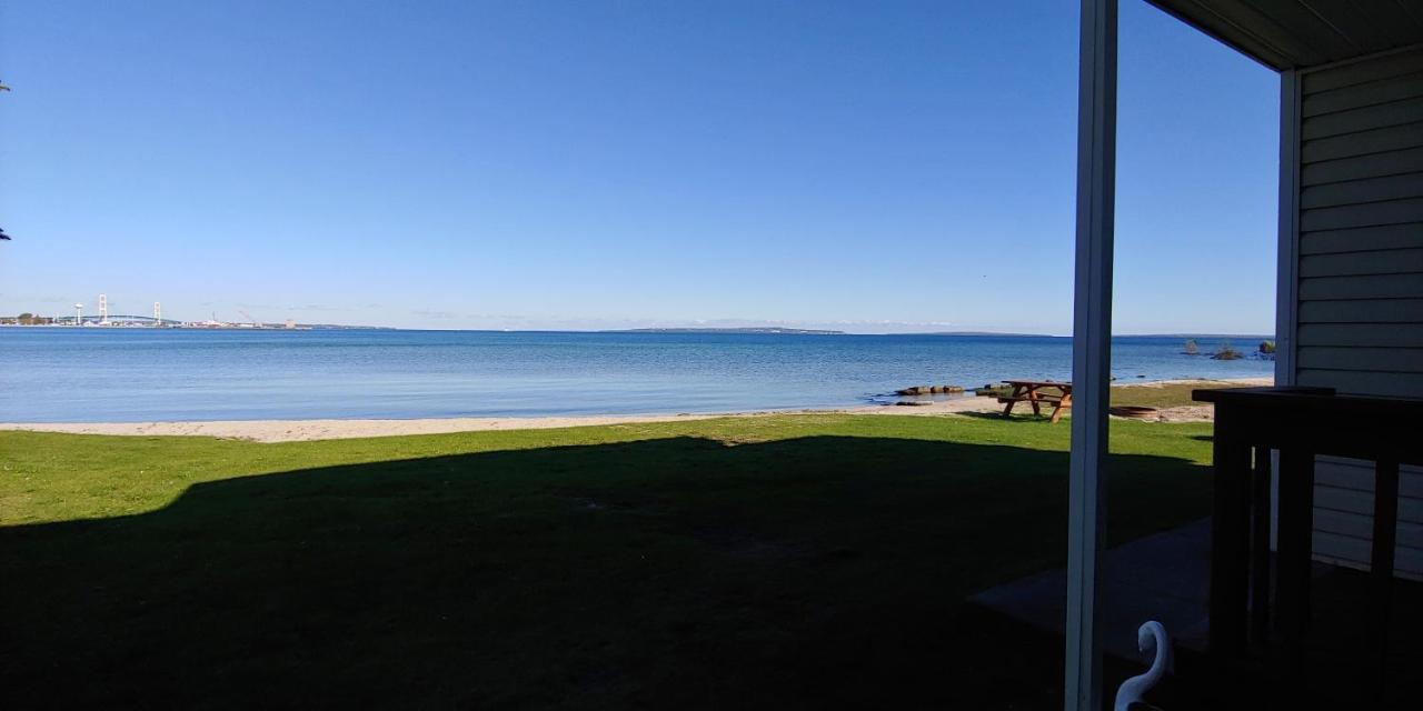 Sunrise Beach Motel Mackinaw City Exterior photo