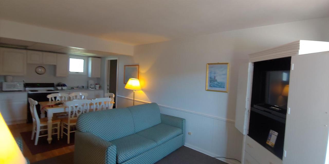Sunrise Beach Motel Mackinaw City Exterior photo