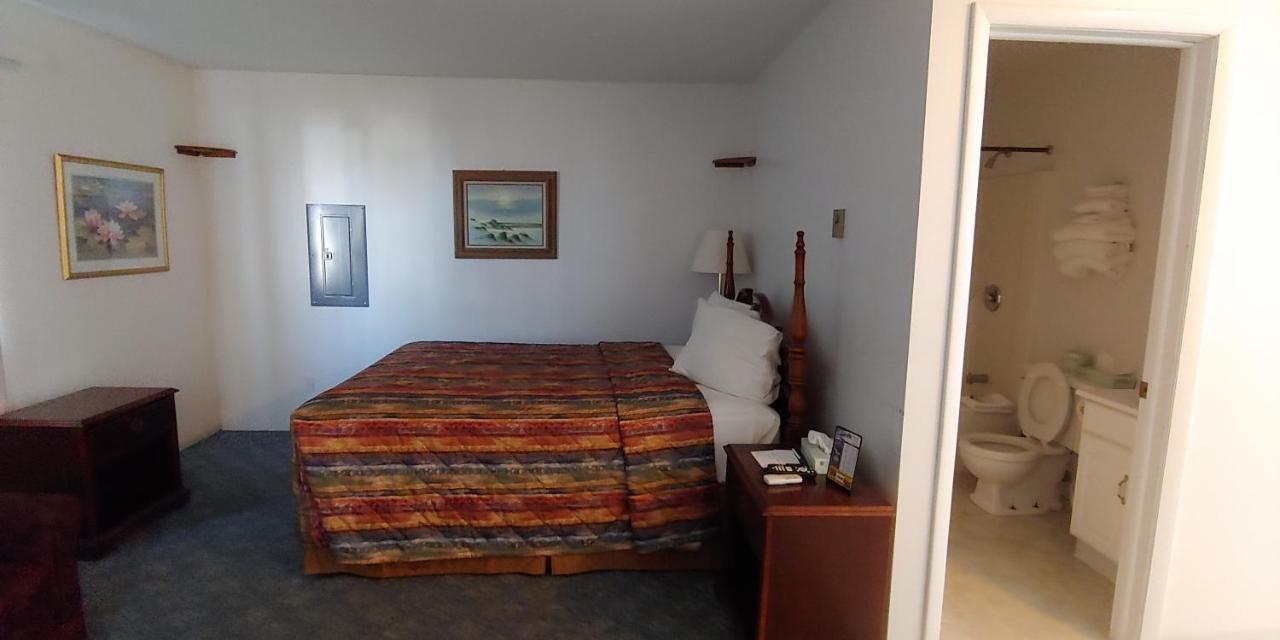 Sunrise Beach Motel Mackinaw City Exterior photo